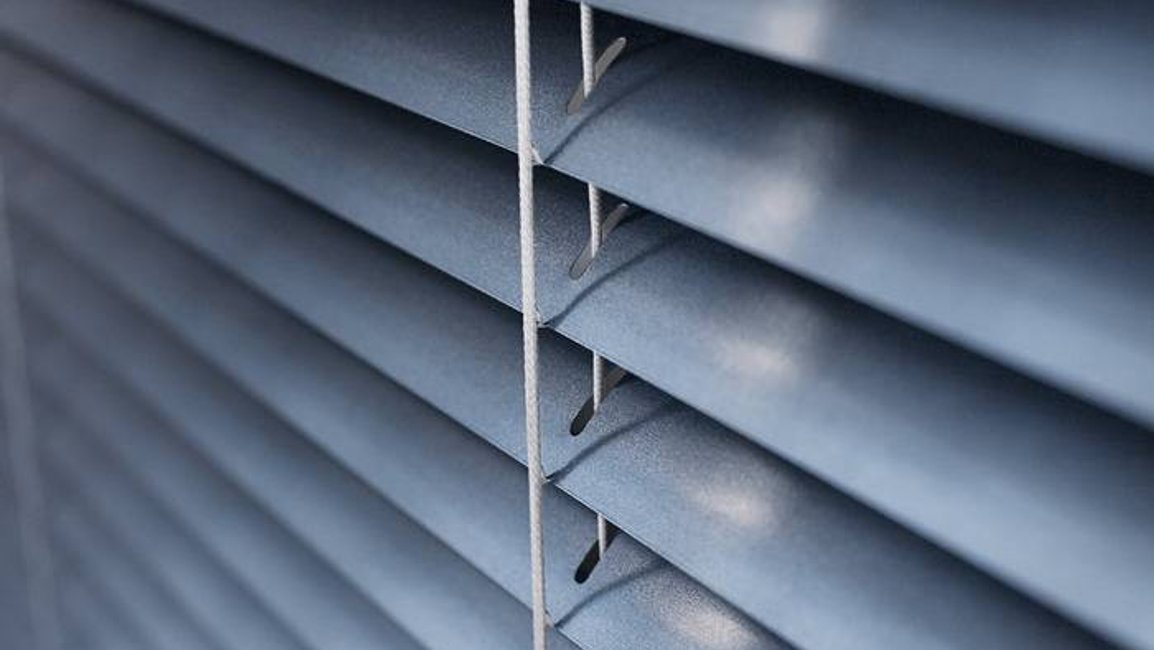 Žaluzie a rolety nejsou jedno a to samé