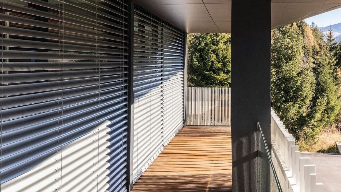 Venkovní žaluzie od Hezkýstín zajistí soukromí, komfort a v letních dnes ochladí