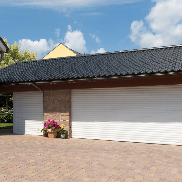 Bílá garážová vrata