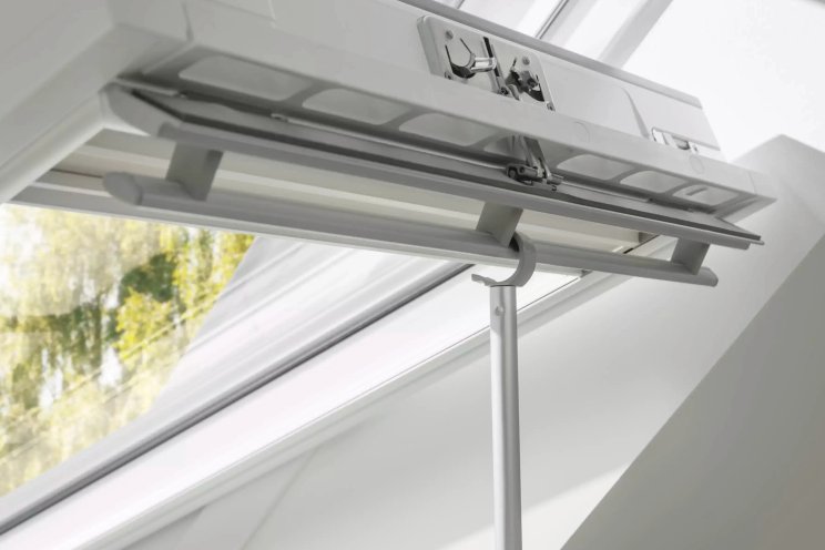 Dlouhé balkonové dveře s okenními fóliemi