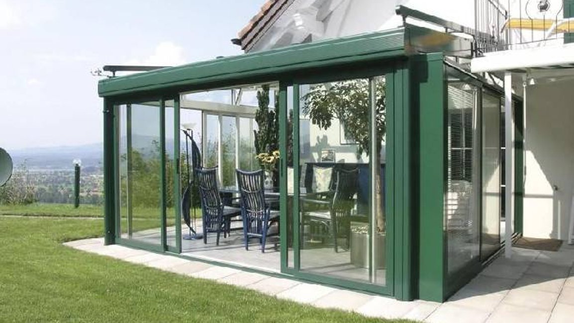 Rámové zasklení pergol a teras: komfort po celý rok